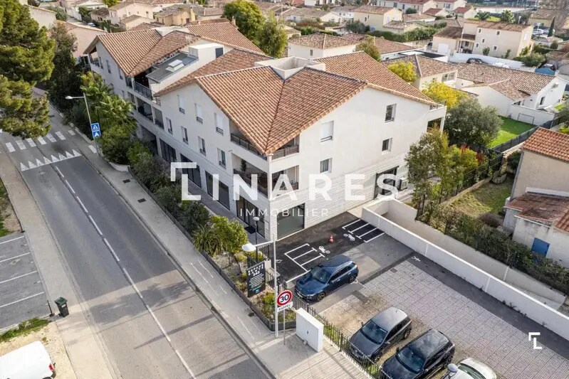Local commercial dans Saint-Cyr-sur-Mer à vendre Photo de l’immeuble– Image 1 sur 9