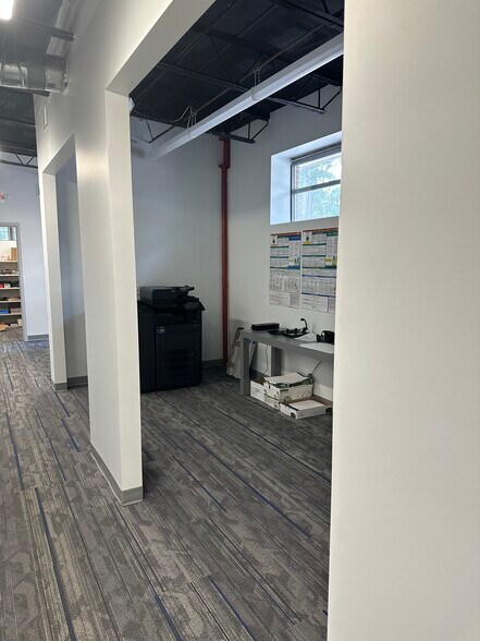 2136 Remount Rd, Charlotte, NC à louer - Photo de l’immeuble – Image 3 sur 31