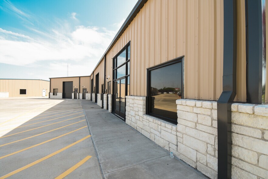 307 Sam Houston Dr, Victoria, TX à louer - Photo de l’immeuble – Image 3 sur 4