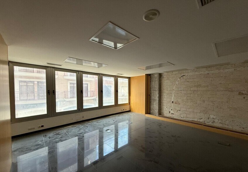 Local commercial dans València, Valencia à vendre - Photo de l’immeuble – Image 3 sur 11