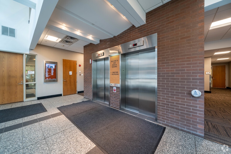 2800 Chicago Ave, Minneapolis, MN à louer - Hall d’entrée – Image 3 sur 4