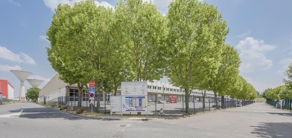 Industriel/Logistique dans Villejust à louer - Photo de l’immeuble – Image 2 sur 16
