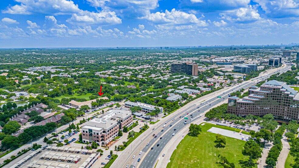 16250 Knoll Trail Dr, Dallas, TX à vendre - Photo de l’immeuble – Image 3 sur 11