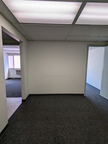 6955 W North Ave, Oak Park, IL à vendre - Photo intérieure – Image 3 sur 6