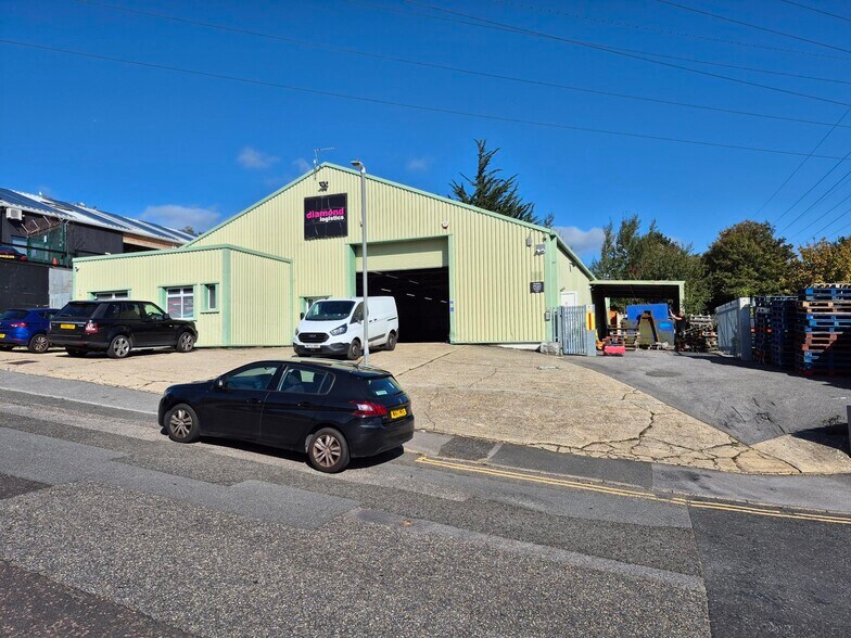 1 Wolterton Rd, Poole à louer - Photo principale – Image 1 sur 8