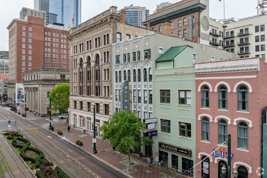 110 Main St, Houston, TX à louer - Photo de l’immeuble – Image 3 sur 16