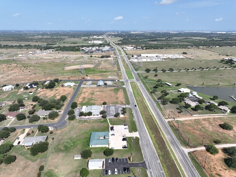 8870 E US Highway 87, San Antonio, TX à vendre - Photo de l’immeuble – Image 2 sur 12