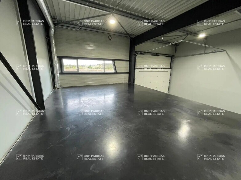 Bureau dans Esvres à louer - Photo intérieure – Image 3 sur 8