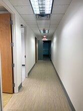 220 Davidson Ave, Somerset, NJ à louer Photo intérieure– Image 1 sur 5