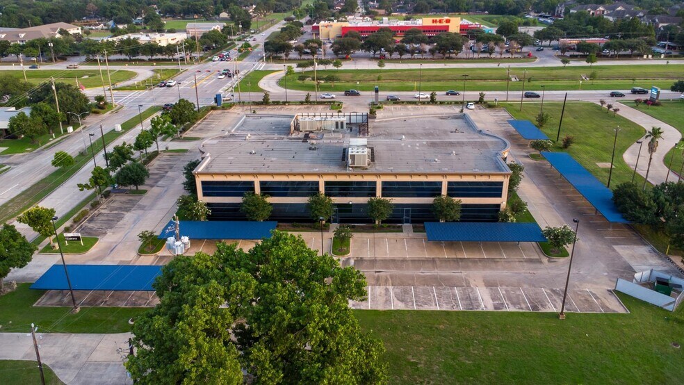 6243 Fairmont Pky, Pasadena, TX à louer - Photo de l’immeuble – Image 3 sur 10