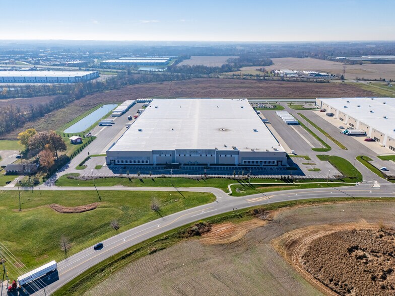 6111-6121 Bixby Rd, Canal Winchester, OH à louer - Photo de l’immeuble – Image 3 sur 6