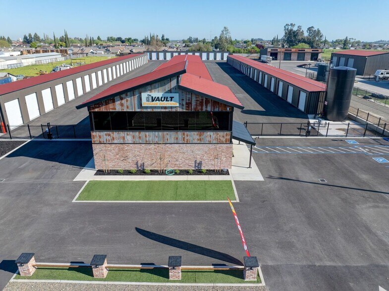 19704 Bloss Ave, Hilmar, CA à vendre - Photo de l’immeuble – Image 2 sur 24