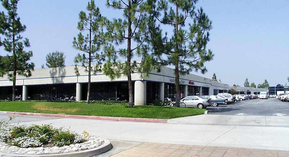 706-754 E Arrow Hwy, Covina, CA à louer - Photo de l’immeuble – Image 2 sur 5