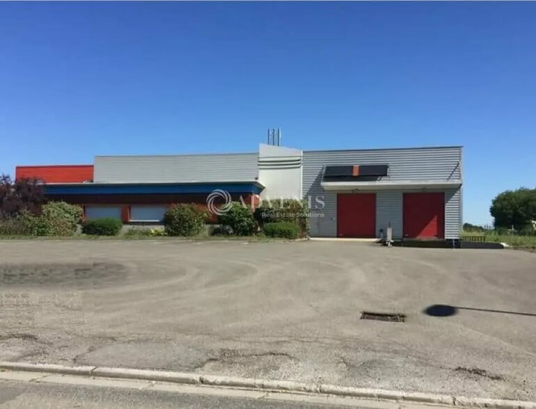 Local d’activités dans Basse-Goulaine à louer - Photo de l’immeuble – Image 1 sur 3