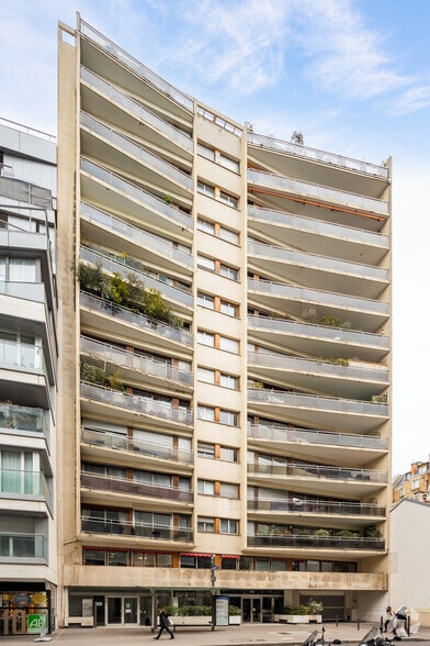 Bureau dans 192 Rue Lecourbe, Paris à louer - Photo de l’immeuble – Image 2 sur 2