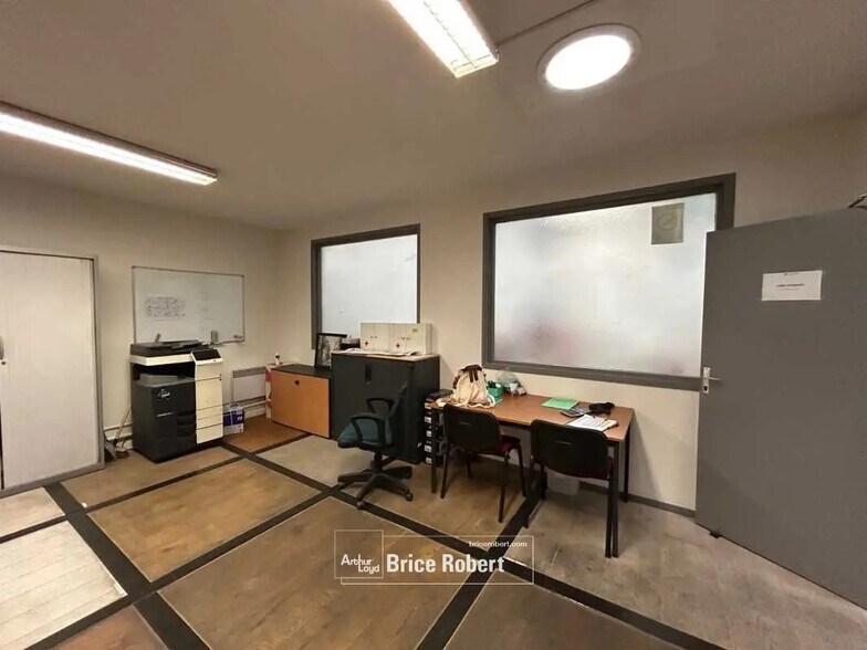 Bureau dans Champagne-au-Mont-d'Or à louer - Photo de l’immeuble – Image 3 sur 6