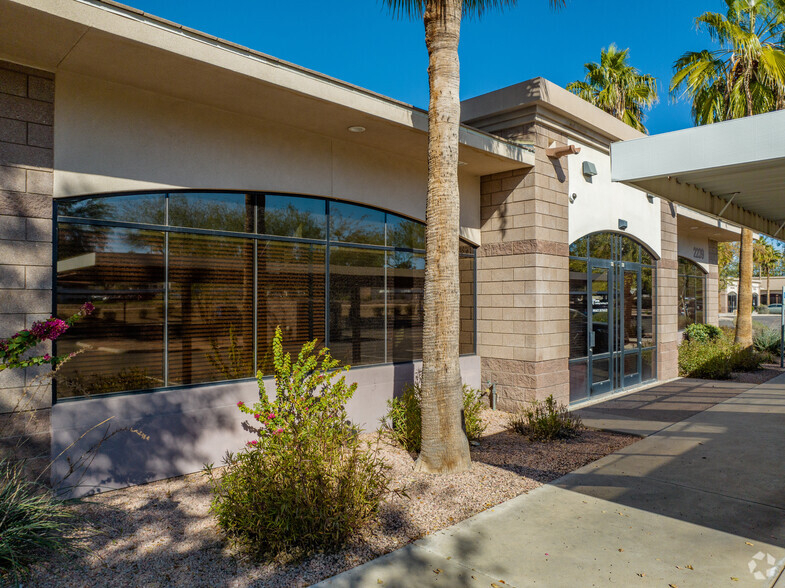 2239 W Baseline Rd, Tempe, AZ à louer - Photo de l’immeuble – Image 2 sur 16