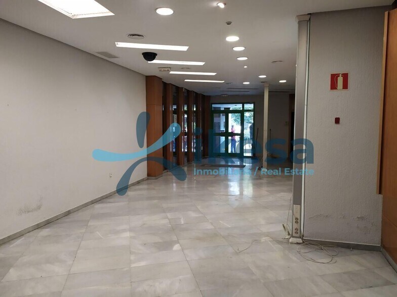 Local commercial dans Antequera à vendre - Hall d’entrée – Image 2 sur 8