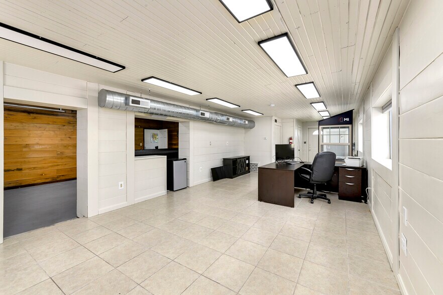176 W 1st St, Peculiar, MO à vendre - Photo de l’immeuble – Image 3 sur 7