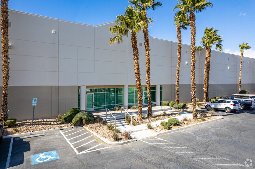4031 Industrial Center Dr, North Las Vegas, NV à louer - Photo de l’immeuble – Image 2 sur 4