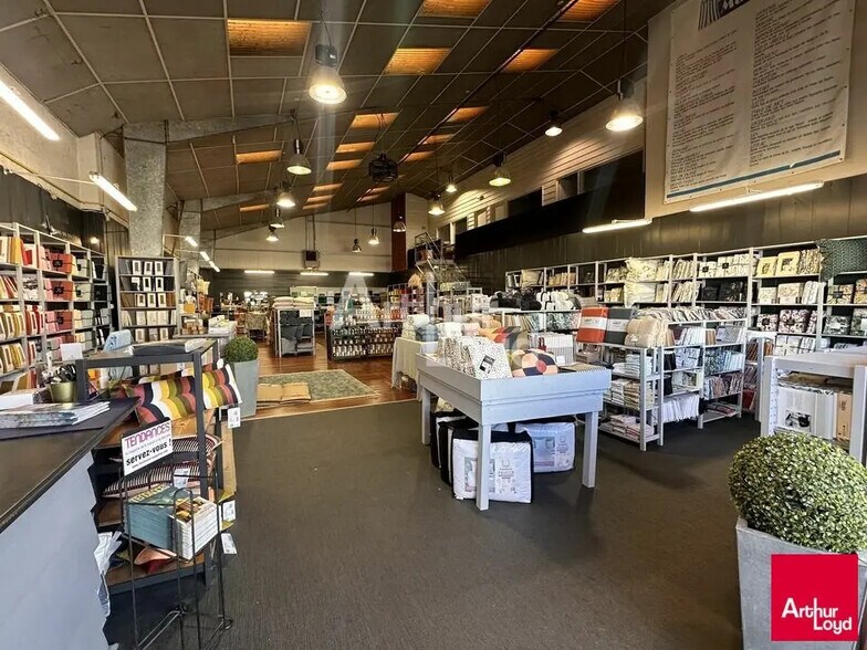 Local commercial dans Saint-Grégoire à vendre - Photo de l’immeuble – Image 2 sur 4