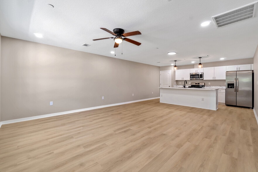 50 Fulton Ave, Pensacola, FL à vendre - Photo intérieure – Image 2 sur 15