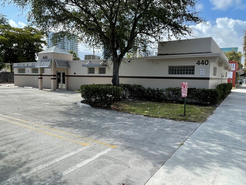440 N Andrews Ave, Fort Lauderdale, FL à louer - Photo de l’immeuble – Image 2 sur 5