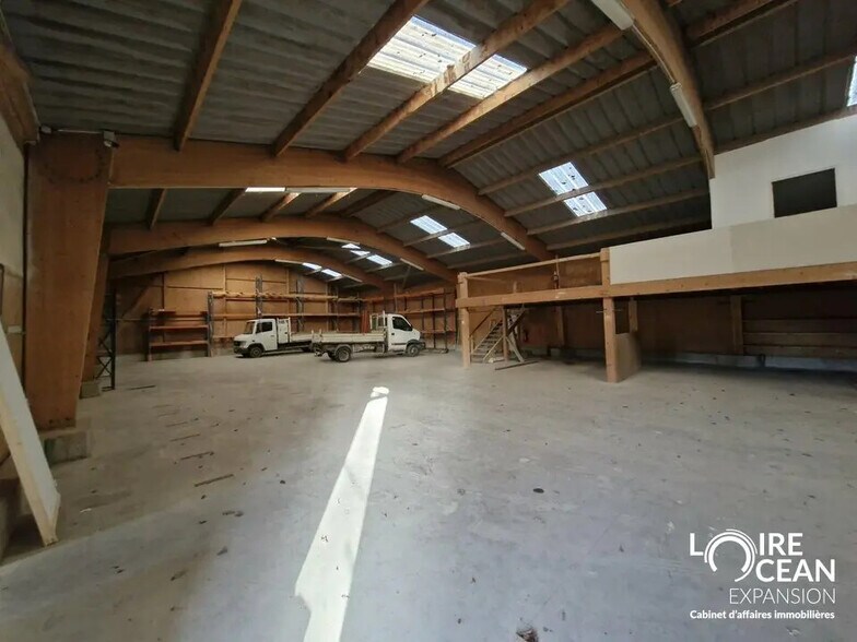 Local d'activités dans La Plaine-sur-Mer à vendre - Photo de l’immeuble – Image 2 sur 11