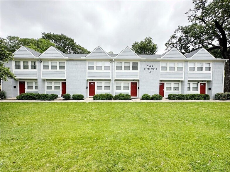 1749 Hawthorne Ave, College Park, GA à vendre - Photo de l’immeuble – Image 2 sur 26