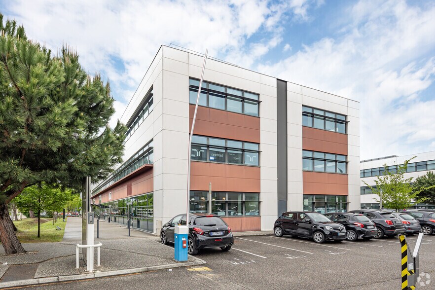 198 Avenue Du Haut Lévèque, Pessac à louer - Photo de l’immeuble – Image 2 sur 2
