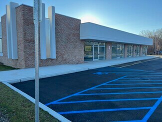 Plus de détails pour 1352 E Main St, Riverhead, NY - Local commercial à louer