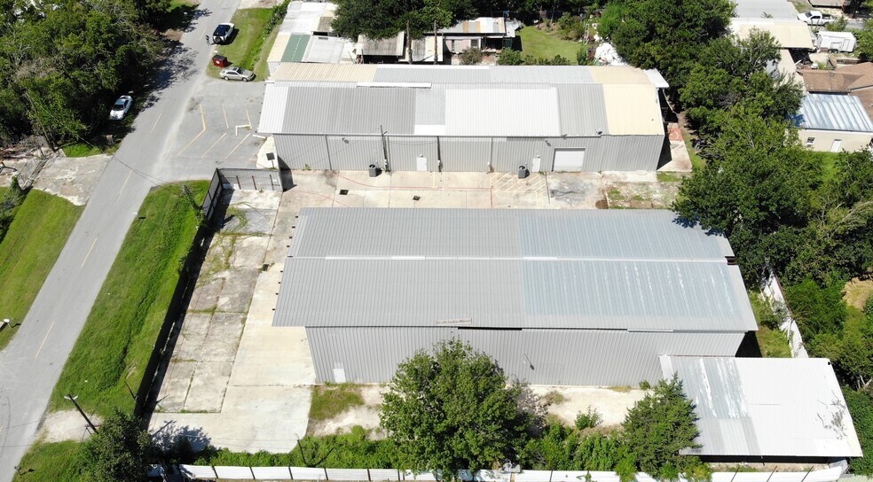703 Buschong St, Houston, TX à louer - Photo de l’immeuble – Image 3 sur 13