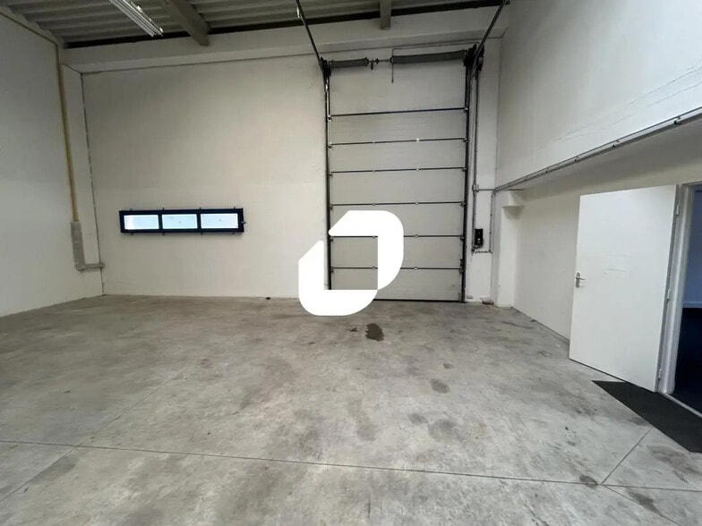 Local d’activités dans Moissy-Cramayel à louer - Photo intérieure – Image 2 sur 13