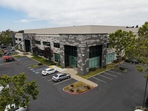 25821 Industrial Blvd, Hayward, CA à louer Aérien– Image 2 sur 5
