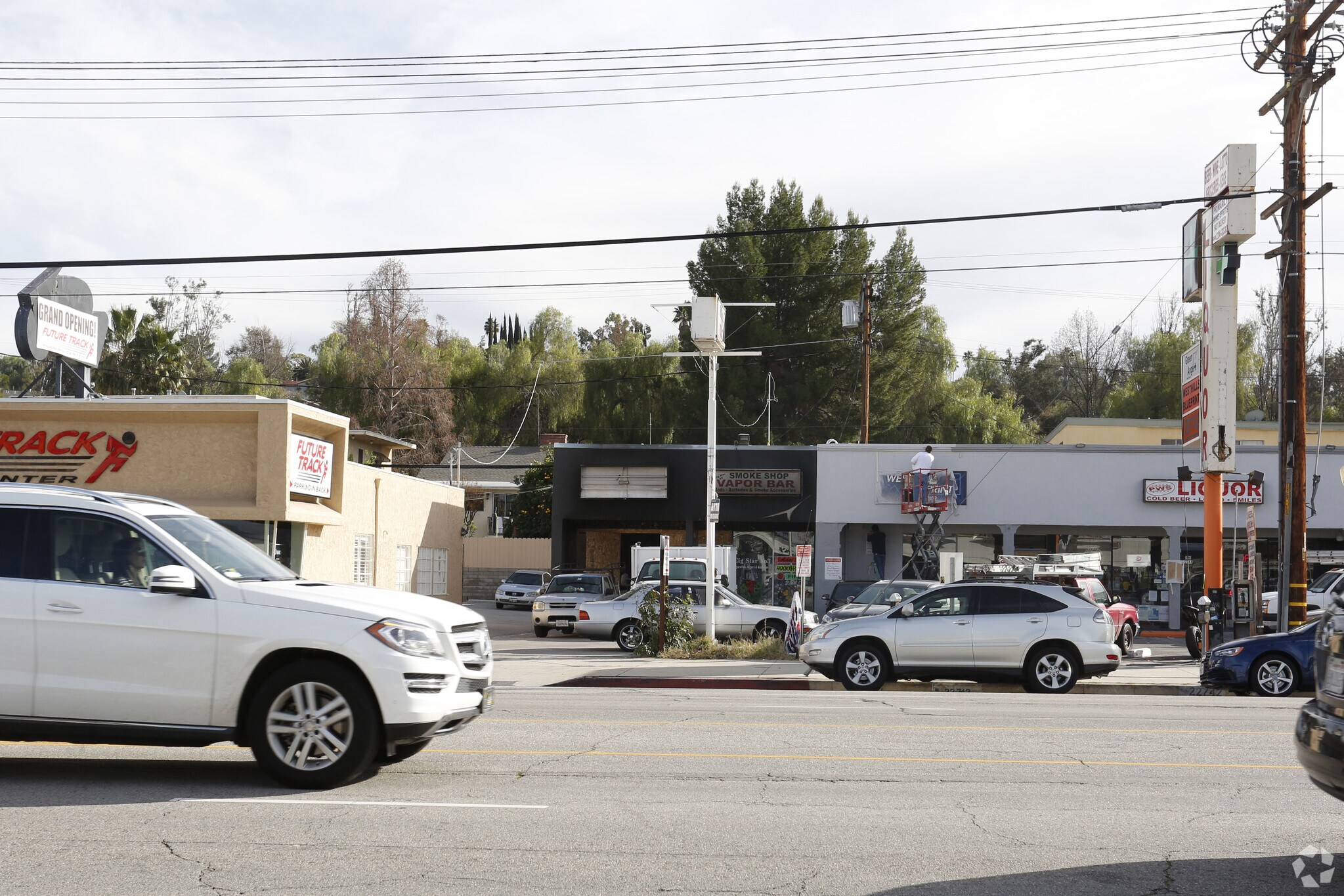 22738 Ventura Blvd, Woodland Hills, CA à louer Photo principale– Image 1 sur 4