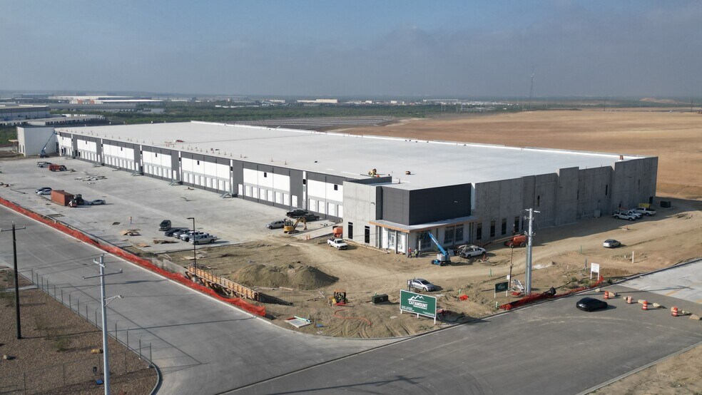 1203 Reuthinger Pkwy, Laredo, TX à louer - Photo de l’immeuble – Image 3 sur 6