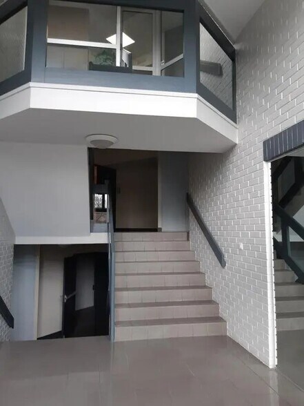 Rue Albert Einstein, Champs-sur-Marne à louer - Photo de l’immeuble – Image 3 sur 6