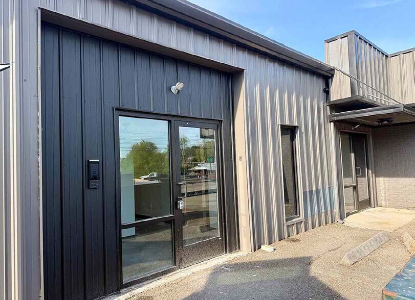 2909 E Oakland Ave, Johnson City, TN à louer - Photo de l’immeuble – Image 3 sur 4