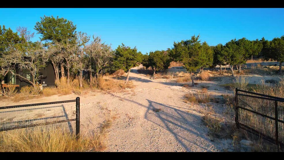 239 Flat Rock Creek Rd, Comfort, TX à vendre - Vidéo sur l’annonce professionnelle – Image 2 sur 26