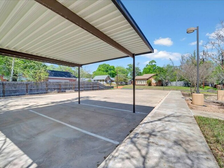 1225 N Mound St, Nacogdoches, TX à louer - Photo de l’immeuble – Image 3 sur 26