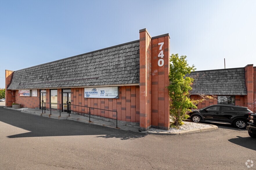 740 Industrial Ave, Ottawa, ON à louer - Photo de l’immeuble – Image 3 sur 5