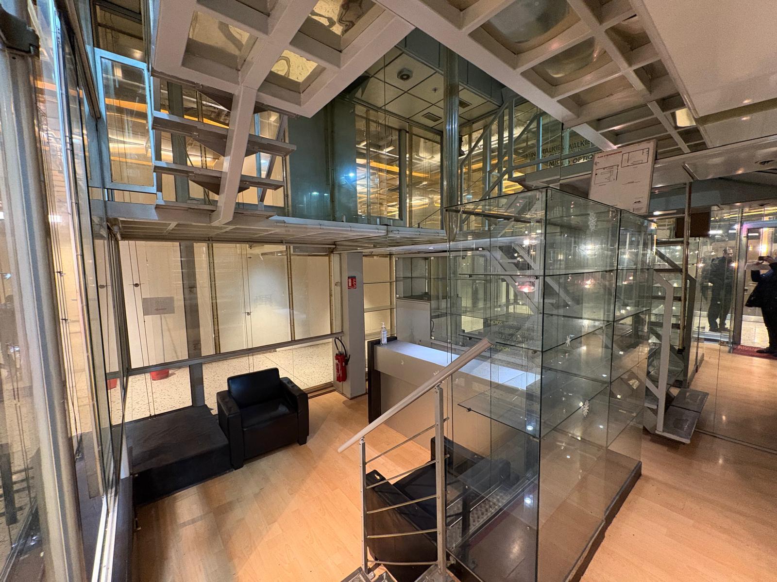 68 Avenue Des Champs Elysées, Paris à louer Photo intérieure– Image 1 sur 5