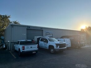 16121 Pine Ridge Rd, Fort Myers, FL à louer Photo de l’immeuble– Image 2 sur 2