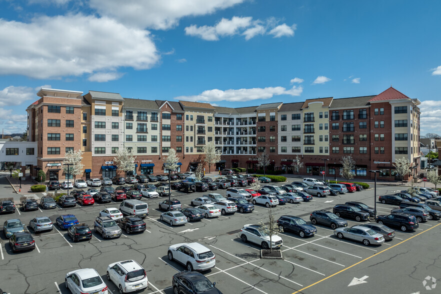 100 Veterans Memorial Dr W, Somerville, NJ à louer - Photo principale – Image 1 sur 12