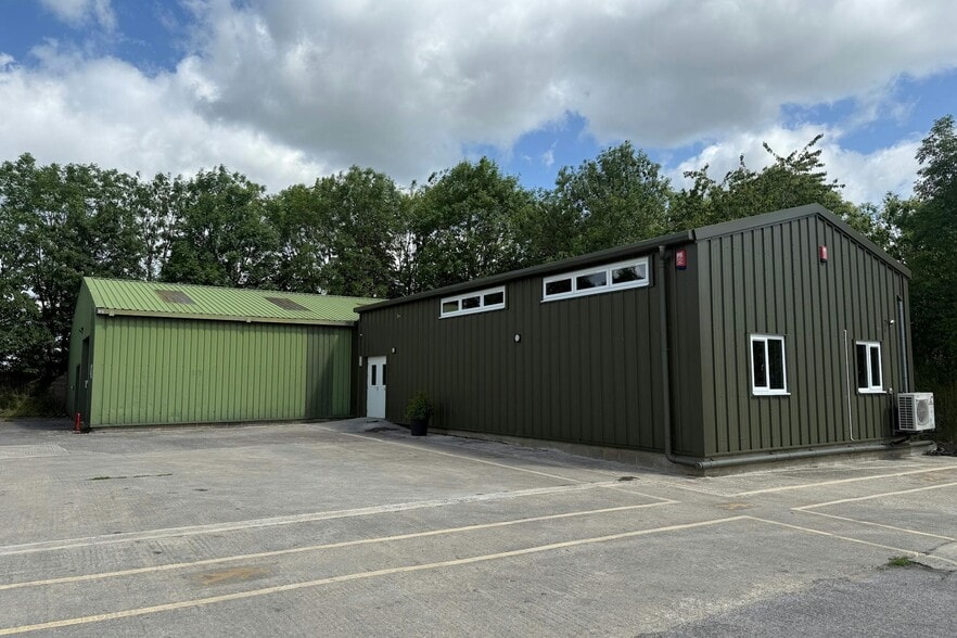 6 Pinkney Park, Malmesbury à louer - Photo principale – Image 1 sur 3