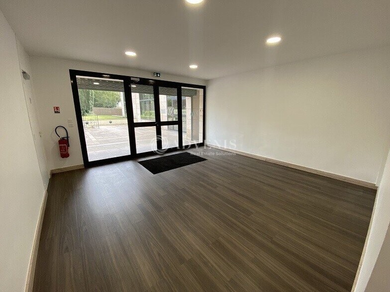 7 Rue Des Vignes, Viroflay à louer - Hall d’entrée – Image 2 sur 7