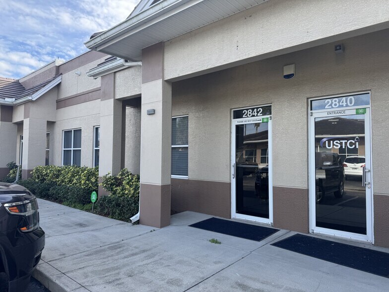 2844 Manatee Ave E, Bradenton, FL à vendre - Photo intérieure – Image 2 sur 6