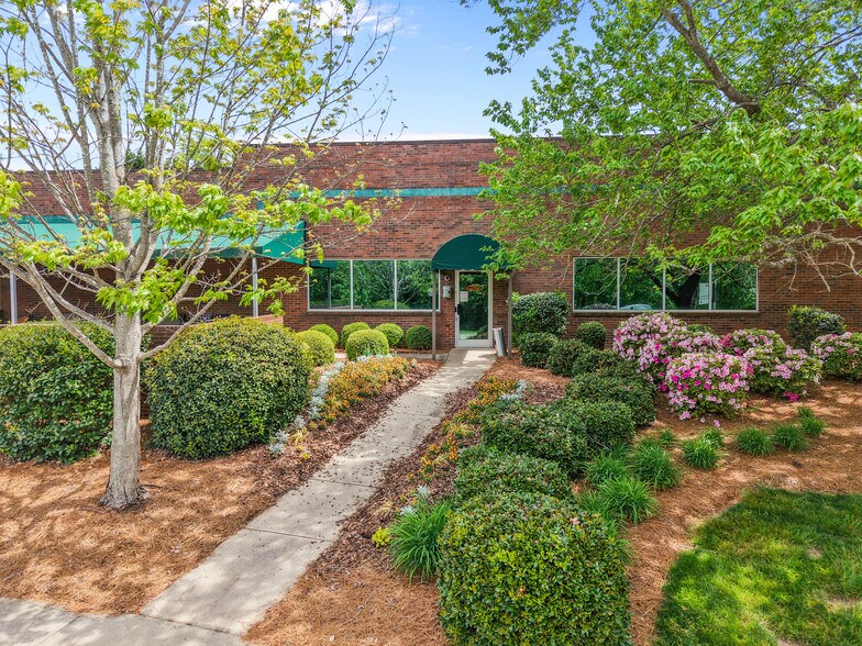 4239 Piedmont Pky, Greensboro, NC à vendre - Photo de l’immeuble – Image 2 sur 6