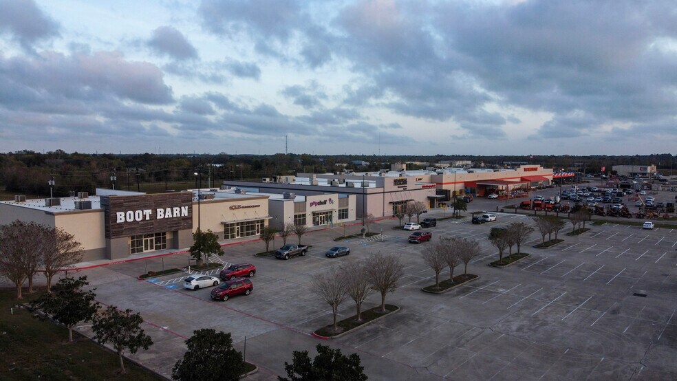230-240 N Bypass 35, Alvin, TX à vendre - Photo de l’immeuble – Image 2 sur 4