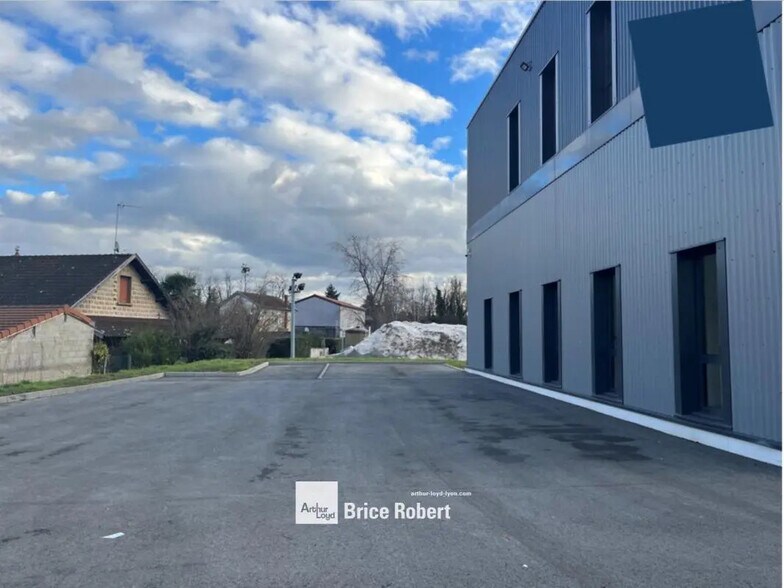 53 Avenue Carnot, Neuville-sur-Saône à louer - Photo de l’immeuble – Image 2 sur 4